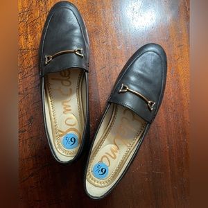 Sam Edelman Black flat w/ gold fixture. Sz 6.5 Excellent condition.